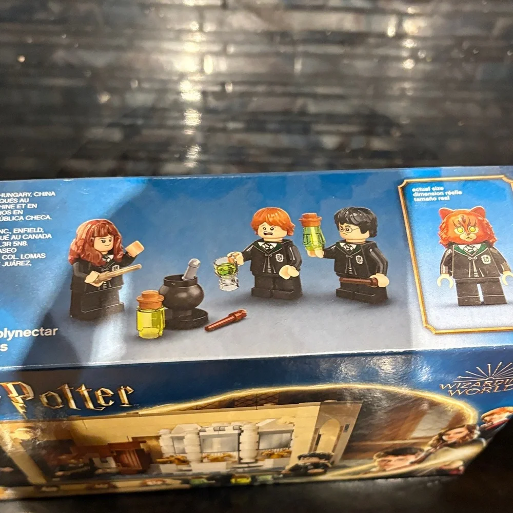 LEGO Harry Potter Potion Classroom Set - Tan & Blue - Picture 6 of 7
